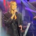 Aleksandra Prijović grmi na dočeku Nove godine: Izašla pred publiku u odelu, a ispod njega ubitačan dekolte - folk diva…