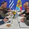 General Mojsilović sastao se sa generalom Grčke Hupisom u Atini na otvaranju sajma naoružanja
