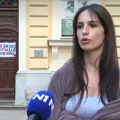 Đaci Zemunske gimnazije sinoć su blokirali ulaz u školu