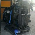 Saobraćajna nezgoda u Kragujevcu: Fiat udario u stub i prevrnuo se, vozač povređen