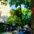 Privedena dvojica učesnika današnjeg protesta, građani ispred suda