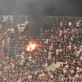 ВИДЕО Пиромански хир на северу стадиона Партизана: Навијачи Звезде запалили столице пред крај дербија