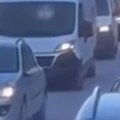 Neviđena scena na putevima Crne Gore: Gospođa zaustavila kolonu tokom zakrčenja, zbog ovoga dobila jak aplauz