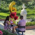 Poznata srpskinja slavi 6 meseci svojoj ćerki: Sa 19 godina starijim mužem bogatašem uživa u raju: Poseban poklon od tate za…