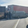 Srbi raseljeni sa Kosova i Metohije najavili tročasovne blokade administrativnog prelaza