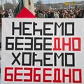 Bejbzol palicama na studente u Novom Sadu, devojka teže povređena, u toku protest