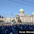 Protest ispred Skupštine Srbije, studenti odali poštu žrtvama u Novom Sadu