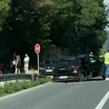 Teška nesreća na putu Požega - Užice, sudarila se 2 vozila: Automobili popreko na magistrali, jedan završio na ogradi iznad…