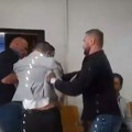 Skandal u Skupštini grada Doboja: 2 odbornika opozicije obezbeđenje iznelo iz sale
