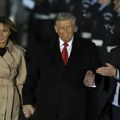 Трамп и Меланија стигли у Велику Британију Нема црвеног тепиха, ево ко их је дочекао (фото)