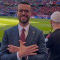 Skandal! Albanski novinar provocira Srbe! Isteran sa Eura, a sad vitla zastavom Velike Albanije i veliča UČK