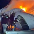 Avion sa šest putnika pao na auto-put u Teksasu, jedna osoba poginula
