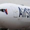 Tužilaštvo traži pritvor za troje stranih državljana koji se sumnjiče da su u avionima "Er Srbije" plaćali robu karticama bez…