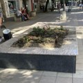 Фотана у центру Прокупља као споменик промашаја две власти постала – бетонска жардињера