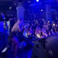 Digla Linc na noge: Tea Tairović oduševila publiku u Austriji: Klub ispunjen do poslednjeg mesta, a ona na visini zadatka…