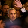 Tenzije ispred zatvora u Bukureštu: Stotine pristalica Kalina Đorđeskua protestovale do kasno u noć
