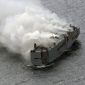 Dramatični prizori na severnom moru: Brod sa 3.000 automobila i dalje gori, strahuje se da bi mogao potonuti (foto/video)