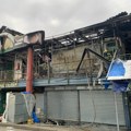 Dan nakon požara u Bloku 70: Deo krova potpuno izgoreo, vatrogasne ekipe i dalje dežuraju na licu mesta