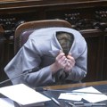 "Ne gledaj me tako": Reakcija Đorđe Meloni na govor kolege u parlamentu obišla svet - pa dospela na naslovnu stranu poznatog…
