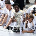 Real proslavio naslov prvaka pred hiljadama navijača u Madridu