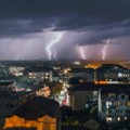 Невреме се сручило на Београд: Киша лије у престоници, грми и сева! Ево шта нас чека током вечери и када ће престати…