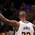 Lebron nastavlja da pomera granice: Još jedan oboren rekord od strane „Kralja“! (foto) (video)