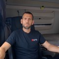 Vozač kamiona izvadio platni list i javno pokazao koliko zarađuje, ostavio sve u šoku: "Prijatelju, ovo ti je fantastično"…