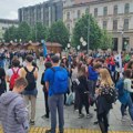 Gimnazijalci pozvali sugrađane da dođu ispred škole, studenti dočekuju pešake iz Vršca