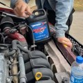Pazite šta koristite za svoj automobil - tečnost koja može da vam uništi motor tokom zime