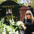 Godinu dana bez Saše Popovića: Porodica izlazi na grob estradnom magu - promenjen spomenik Saše Popovića: Suzana Jovanović…
