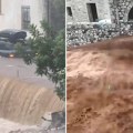 (Foto, video) Biblijski potop u Grčkoj: Bujice nosile sve pred sobom, voda u apartmanima do prozora, ženu udario grom
