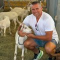Niša Saveljić zaboravio na luksuz, sam gaji hrpu životinja Ovo je njegov život danas: "U miru i dodiru sa prirodom", između…