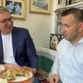 "Kažu da se u Novom Pazaru ne ostaje gladan" Vučić posetio pekaru tokom obilaska Raške oblasti (video)