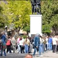 Aktivisti SNS došli da dočekaju studente