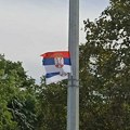 Povodom današnjeg praznika na više lokacija u našem gradu postavljeno 1.100 zastava