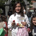 U porti ivanjičke crkve održano takmičenje u najlepše oslikanim jajima (VIDEO)