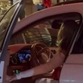Pojavio se snimak meline Galić Bivša supruga Harisa Džinovića uživa nakon razvoda, došla u besnoj mašini, svi gledaju u nju!…