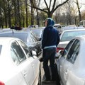 Nećete verovati šta je jedan Srbin bio prinuđen da napiše na svom automobilu sa beogradskim tablicama usred Hrvatske (foto)