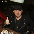 Od muzike ne može da živi Čeda Čvorak posle propasti grupe "Luna" započeo novi biznis: "Čas ima posla, čas nema"