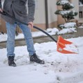 Trik koji bi Srbima rešio pola posla po mrazu: Namažite lopatu pre nego što počnete da čistite sneg