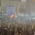 Masovni protesti u Iranu: Zapaljena džamija i automobili, vlast tvrdi da je situacija mirna