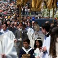 (Foto) Više od milion ljudi na ulicama Madrida: Papa Lav služio misu u Španiji, građani bacali latice cveća