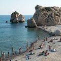 (Video) Panika na plaži! Kad su je videli kako se uvija na pesku... Bežanija! Crne zmije prestravile kupače