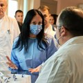 Ministarka Žarić Kovačević posetila UKC Niš i uručila 50 paketića za bebe