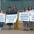 Prepisivanje ne sme biti pravilo Protest prosvetnih radnika Crne Gore ispred ministarstva