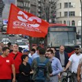 Održana blokada žute trake na Brankovom mostu: Zaposleni u GSP-u protiv privatizacije više od 30 linija gradskog saobraćaja…