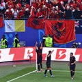 Albanci ponovo istakli zastavu OVK i skandirali „Ubij Srbina“ sa Hrvatima FOTO VIDEO