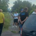 Priveden aktivista tokom blokade pruge u Loznici (VIDEO)