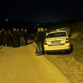 Blic na licu mesta: Topola zavijena u crno! Meštani ne pamte ovakvu tragediju: Muk ispred doma u kojem se cela porodica…