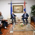 Vučić dočekao Koštu na aerodromu: Srbija opredeljena za nastavak Evropskog puta
